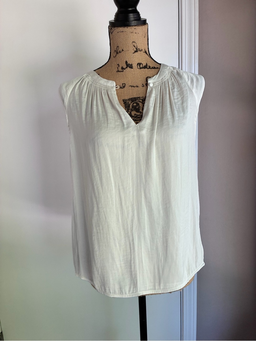 Banana Republic White Sleeveless Split-Neck Blouse